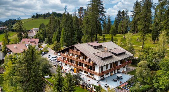 Außenansicht des Mont Floris Hotel 