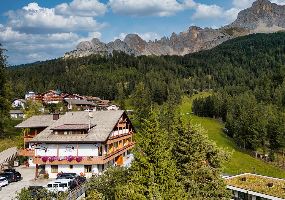 Summer Mont Floris hotel surrounded by forest and mountains