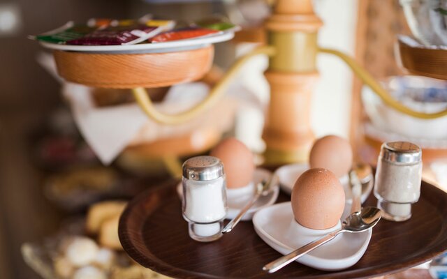 Frühstückstablett im Hotel Mont Floris